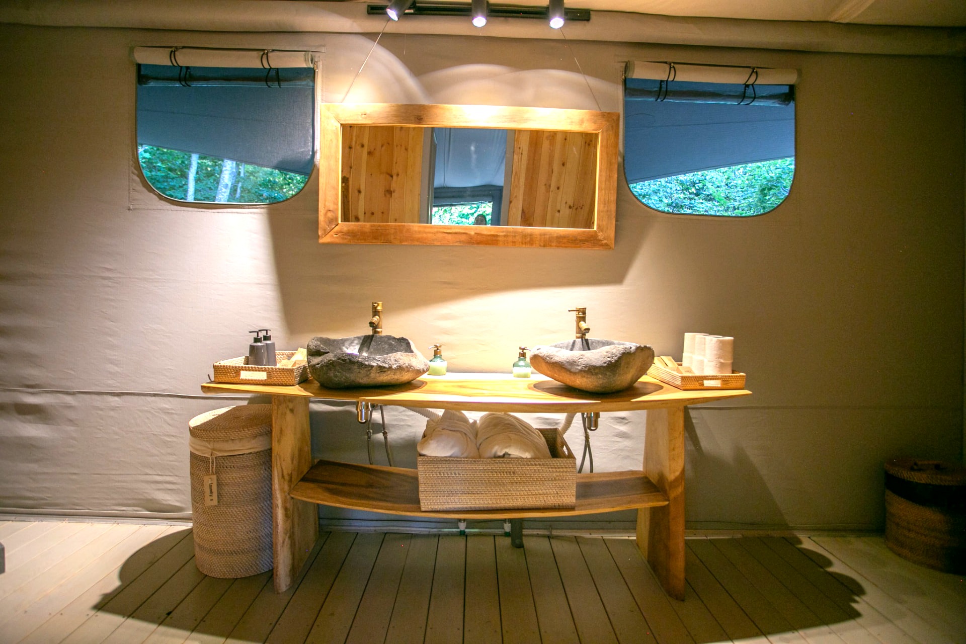 Large Tent — 65 m² — Bathroom