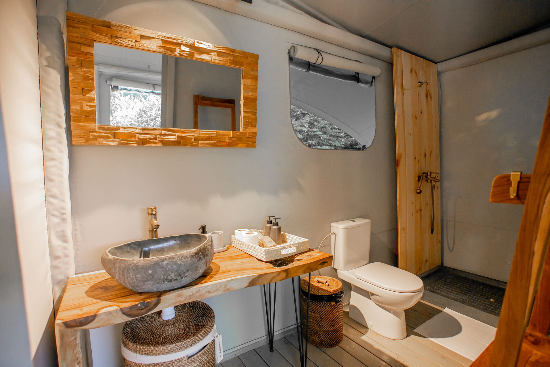 Medium Tent for Two — 31 m² — Bathroom